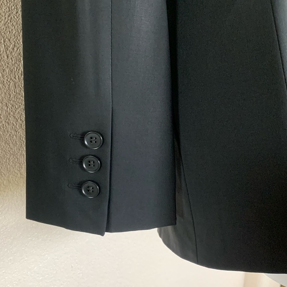 EMPORIO ARMANI Black blazer, beautifully tailored, sleek! Size 6 - Picture 9 of 17